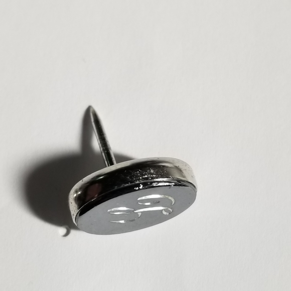 Relisted -Vintage letter L tie tack pin silver tone alphabet monogram - Picture 4 of 11